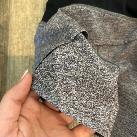 lululemon gray speed up shorts - Picture 3 of 4
